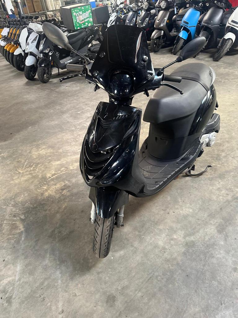 Piaggo zip, Ophalen, Zo goed als nieuw, Benzine, Zip