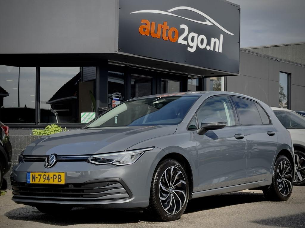 Volkswagen Golf 1.5 TSI R-LINE NAVI DIGI-DASH APPLE-CARPLAY, Voorwielaandrijving, 4 cilinders, Grijs, Golf