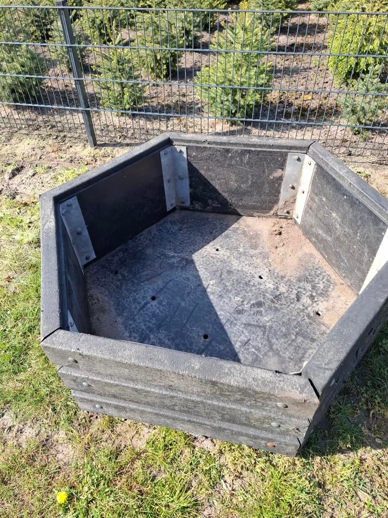 TE KOOP 1 HARDE KUNSTOF BLOEMBAK, Tuin en Terras, Bloembakken en Plantenbakken, Ophalen, Rond, Kunststof