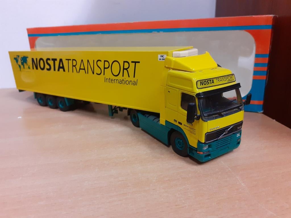 Nosta Transport Volvo Fh met doos, Hobby en Vrije tijd, Modelbouw | Auto's en Voertuigen, Overige merken, Groter dan 1:32, Ophalen of Verzenden