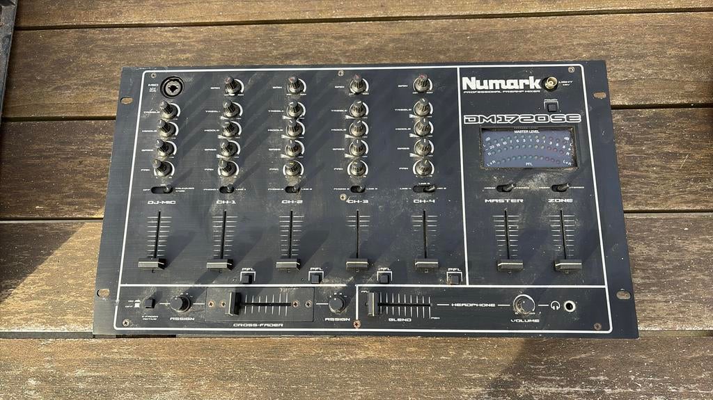 Numark DM1720SE dj mixer, Muziek en Instrumenten, Mengpanelen, Ophalen, Zo goed als nieuw, Minder dan 5 kanalen, Microfooningang