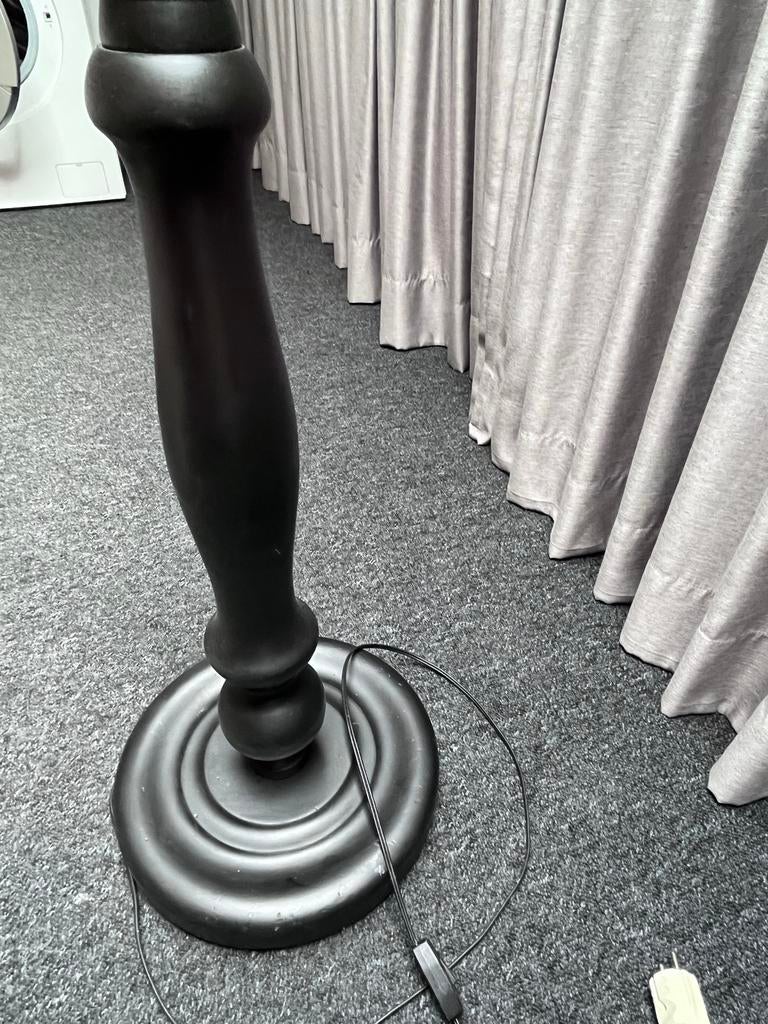 Staande lamp met velvet lampenkap en zwart gespoten poot, Ophalen, Gebruikt, Stof, 100 tot 150 cm