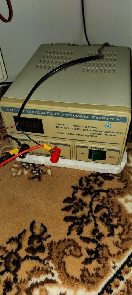 Voeding 13.8V 20A continu / 22A piek met voltmeter, Ophalen of Verzenden, Gebruikt
