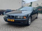 BMW 525i Touring 2003 Zwart | E39 | Handgeschakeld | NAP, Auto's, BMW, 1800 kg, Zwart, Zwart, Stationwagon