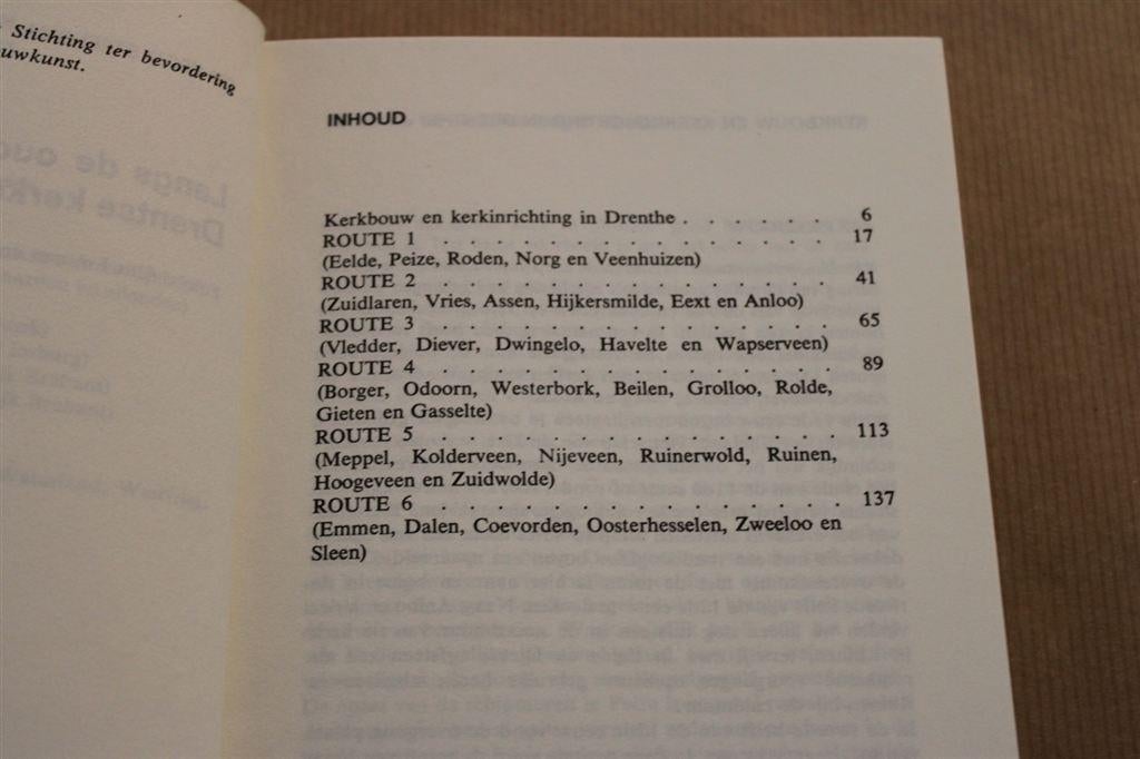 Langs de oude Drentse kerken., Boeken, Geschiedenis | Stad en Regio, Ophalen of Verzenden, Gelezen