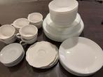 Mooi wit servies - Borden, kommen, kopjes en bestek, Ophalen, Overige materialen, Zo goed als nieuw, Bord(en)