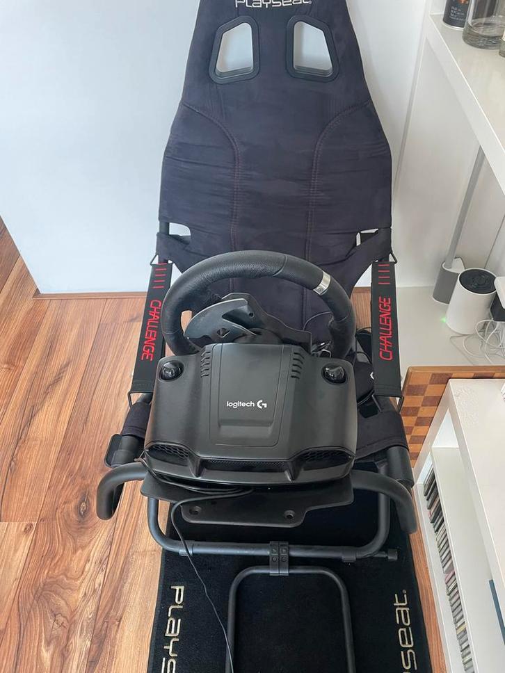 Playseat Challenge met Logitech racestuur en pedalen voor Xb, Spelcomputers en Games, Games | Xbox Series X en S, Zo goed als nieuw