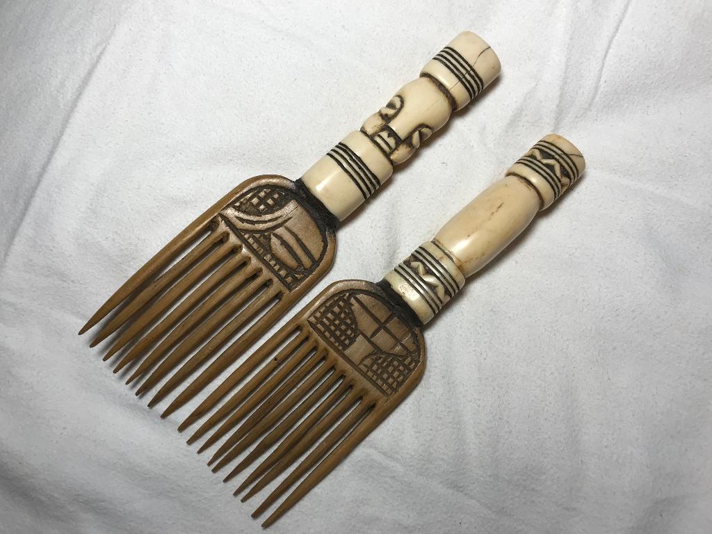 2 x houten kam 22 cm, met benen handvat, Afrika, Antiek en Kunst, Ophalen of Verzenden
