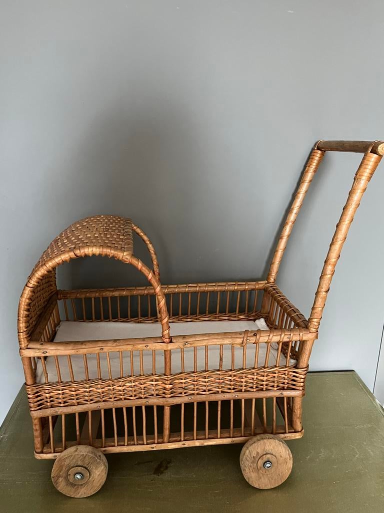 Rotan poppenwagen, Ophalen, Gebruikt, Meisje
