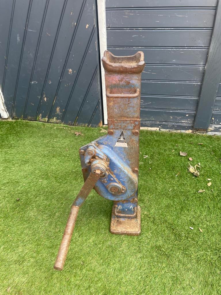 Oude krik, 10 ton, Ophalen, Gebruikt, Manueel, Potkrik