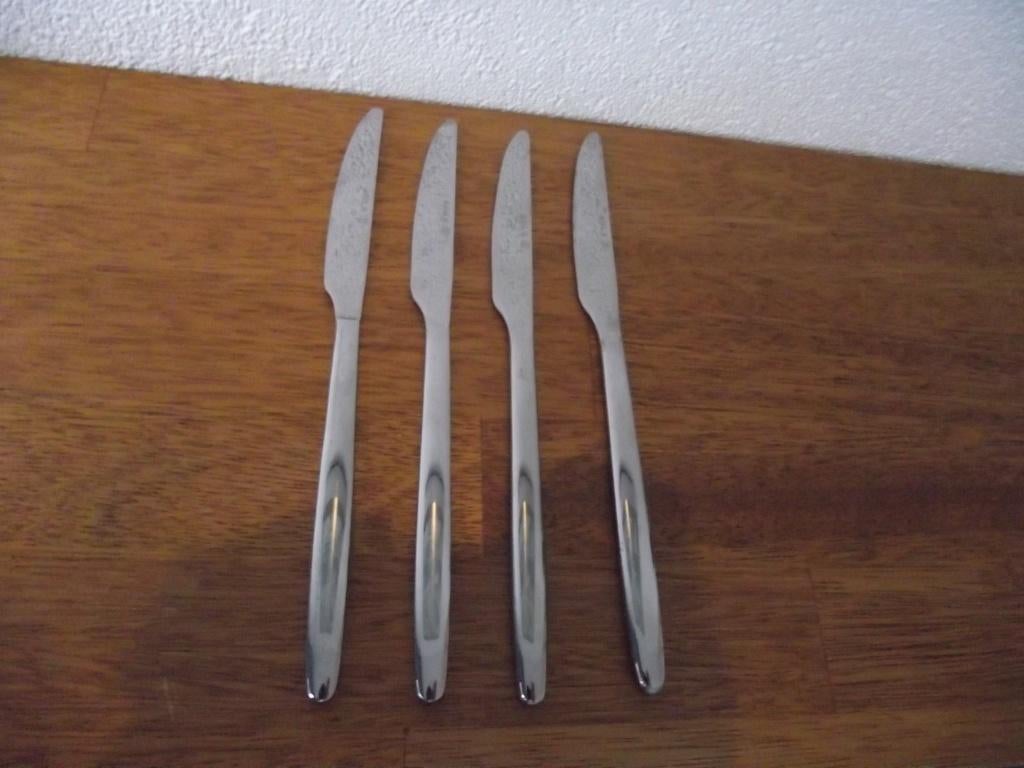 4 stuks RVS Sola messen diner mes 23 cm Ibiza? per stuk, Huis en Inrichting, Keuken | Bestek, Ophalen of Verzenden, Zo goed als nieuw