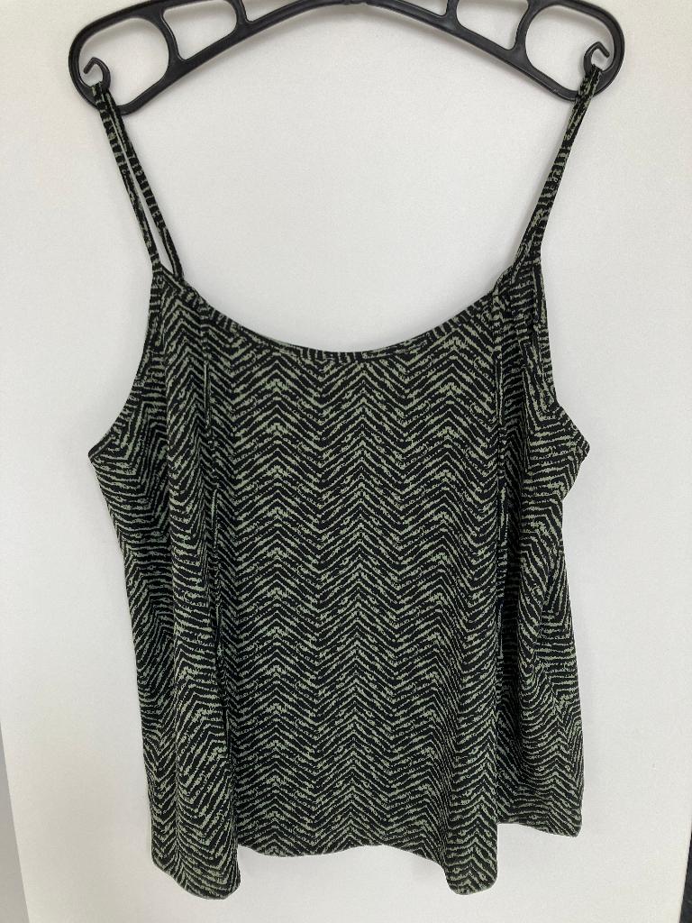 Zwart groen Topje met bandjes maat 38, Kleding | Dames, Tops, Maat 38/40 (M), Overige kleuren, Pigalle, Ophalen of Verzenden
