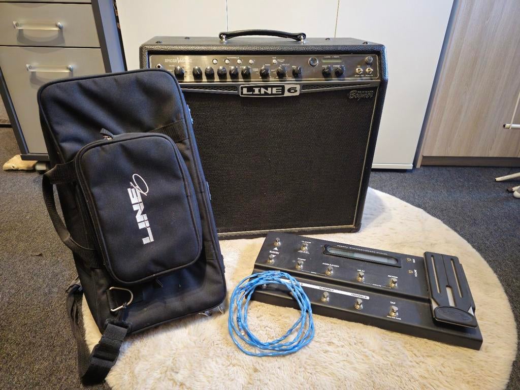 Line 6 Spider Valve 112 met Pedalboard en tas, Muziek en Instrumenten, Versterkers | Bas en Gitaar, Ophalen, Zo goed als nieuw