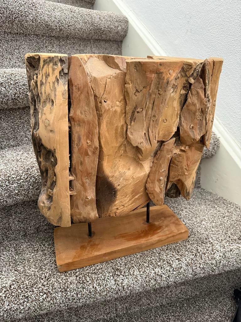 Decoratief houten blok op standaard - Teak, Antiek en Kunst, Kunst | Beelden en Houtsnijwerken, Ophalen of Verzenden