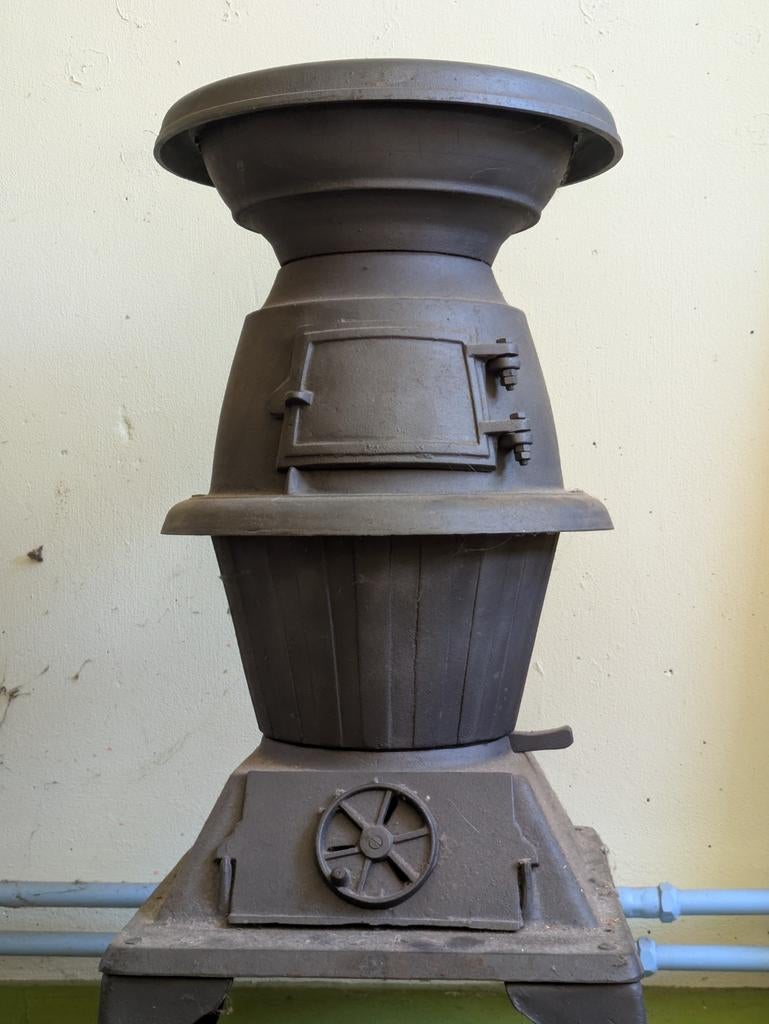 Antieke gietijzeren potkachel, houtkachel, Ophalen, Potkachel, Gebruikt, Vrijstaand