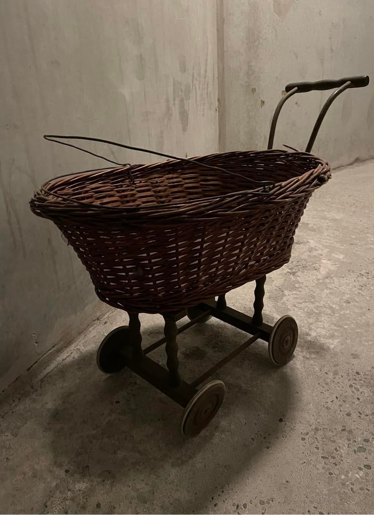 Vintage rieten poppenwagen, Ophalen, Gebruikt, Overige typen