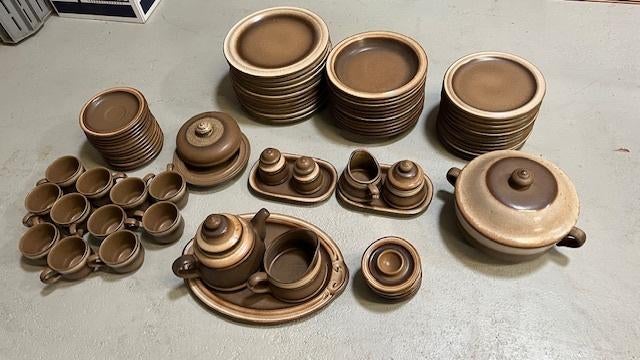 Vintage mat bruin tafelservies, 12 personen, merk Gerzit, Ophalen, Zo goed als nieuw, Overige stijlen, Aardewerk