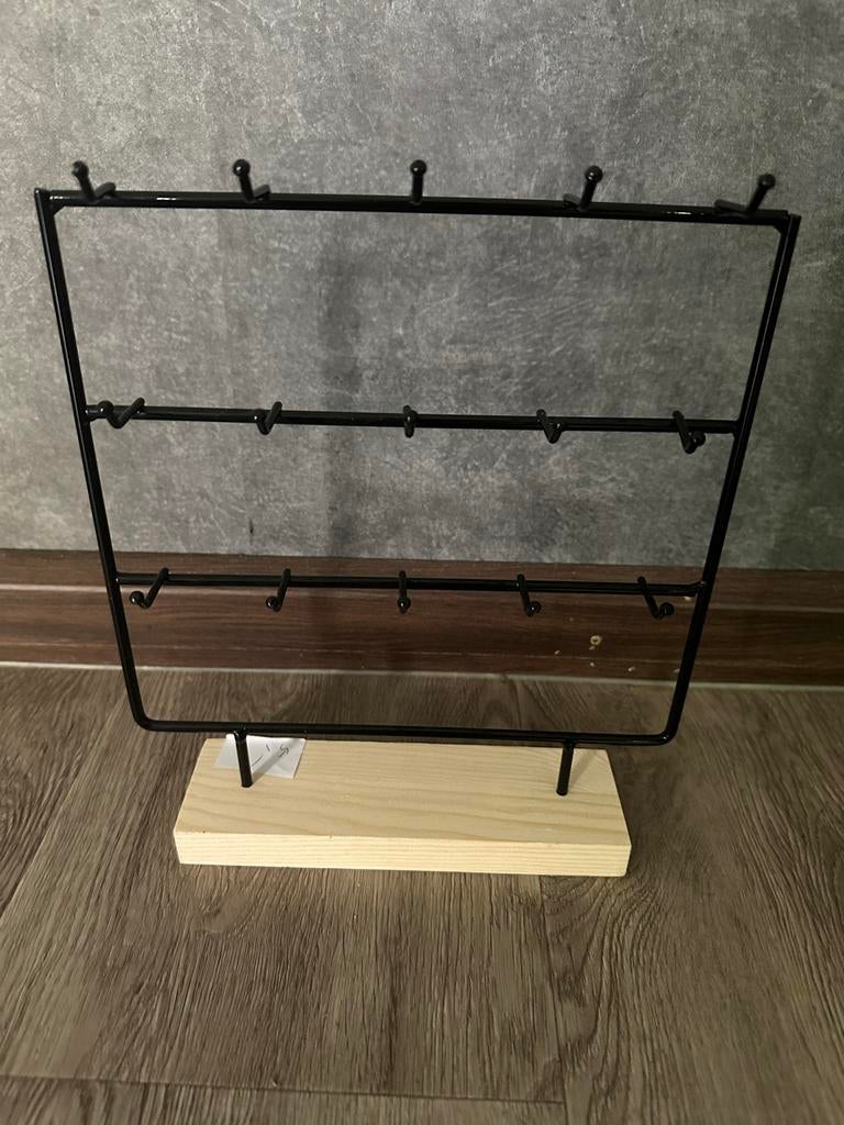 Nieuw Zwart Metalen Displayrekje met Houten Voet, Sieraden, Tassen en Uiterlijk, Overige Accessoires, Ophalen of Verzenden, Nieuw