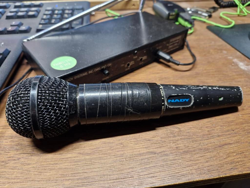 Nady 201 VHF Draadloos Microfoonsysteem met Handheld Mic, Ophalen of Verzenden, Gebruikt, Zangmicrofoon, Draadloos