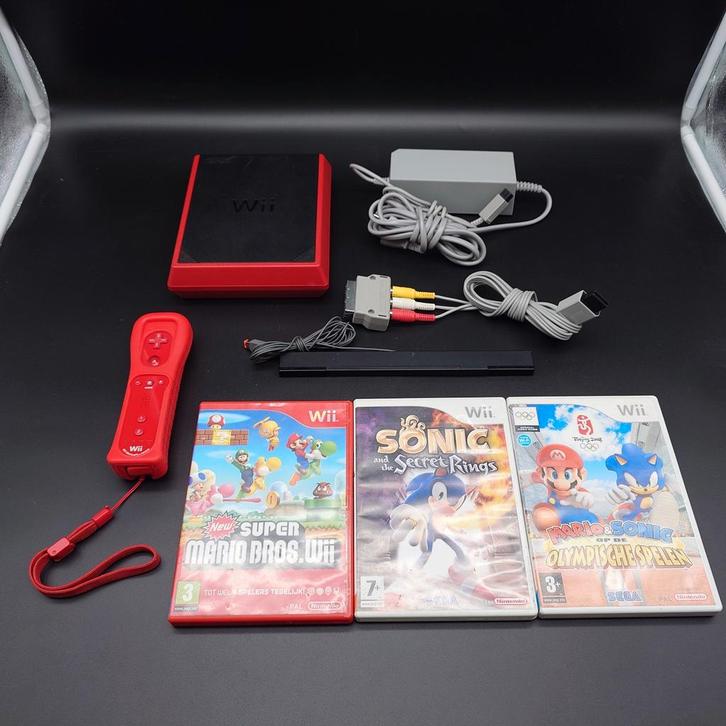 Wii mini met controller, kabels en 3 games mario bros sonic, Spelcomputers en Games, Spelcomputers | Nintendo Wii, Gebruikt, Met 1 controller