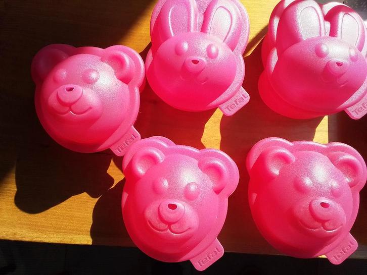 5 Siliconen bakvormen van Tefal + 6 cupcake vormen, Hobby en Vrije tijd, Taarten en Cupcakes maken, Zo goed als nieuw, Bakvorm