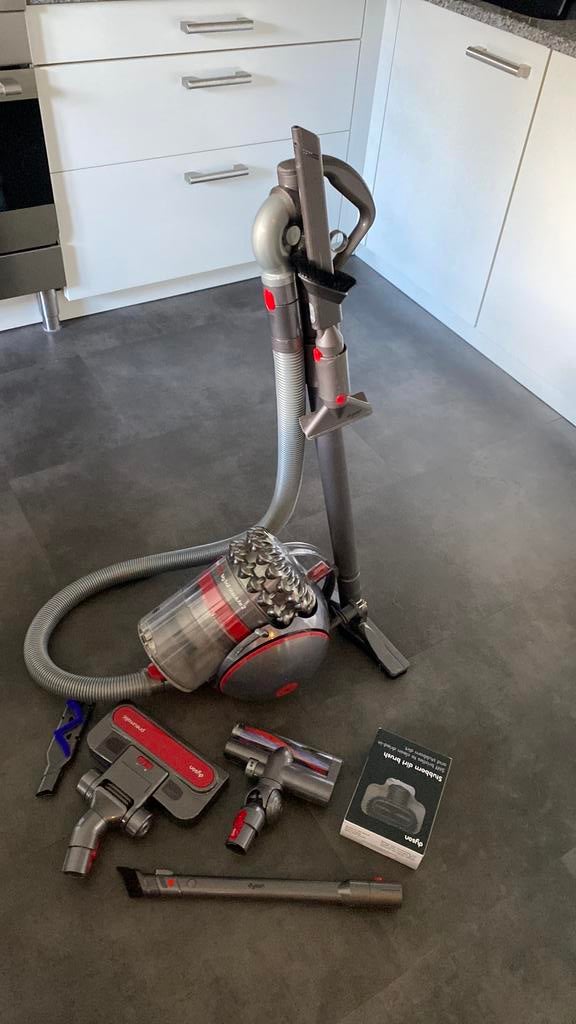 Dyson stofzuiger met accessoires, Witgoed en Apparatuur, Stofzuigers, Ophalen, Zo goed als nieuw, 1200 tot 1600 watt