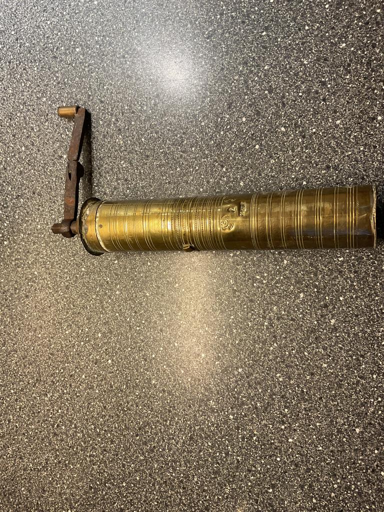 Antieke pepermolen, Ophalen