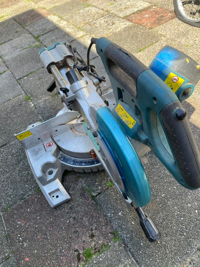 Makita, Ophalen, 70 mm of meer, Zo goed als nieuw, Afkortzaag