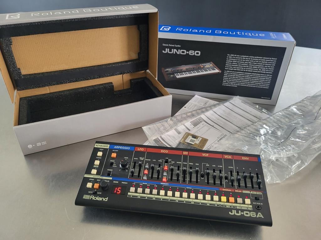 Roland JU-06A Boutique Synthesizer - Zo goed als nieuw, Muziek en Instrumenten, Ophalen of Verzenden, Zo goed als nieuw, Overige aantallen