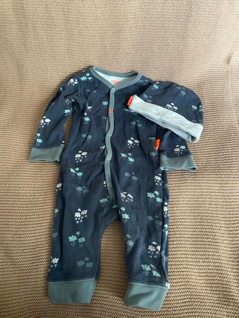 Nieuw HEMA Rompertje met mutsje maat 56 - Wolkenprint, Kinderen en Baby's, Babykleding | Maat 56, Ophalen, Nieuw, Jongetje of Meisje