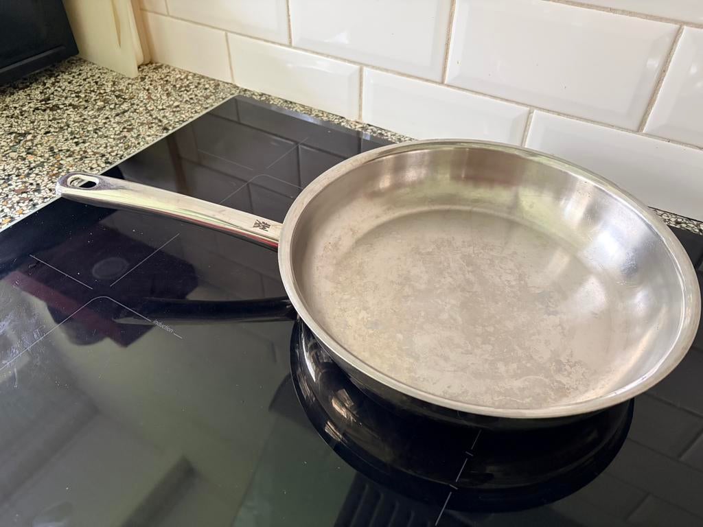 WMF Koekenpan 28 cm, Huis en Inrichting, Keuken | Potten en Pannen, Ophalen of Verzenden, Gebruikt, Rvs, Koekenpan of Braadpan