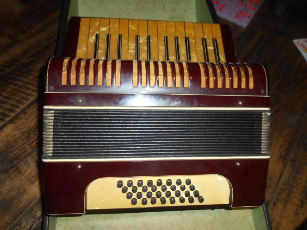 Mooie Meridean Accordeon, Muziek en Instrumenten, Accordeons, Ophalen, Gebruikt, 120-bas, Overige merken