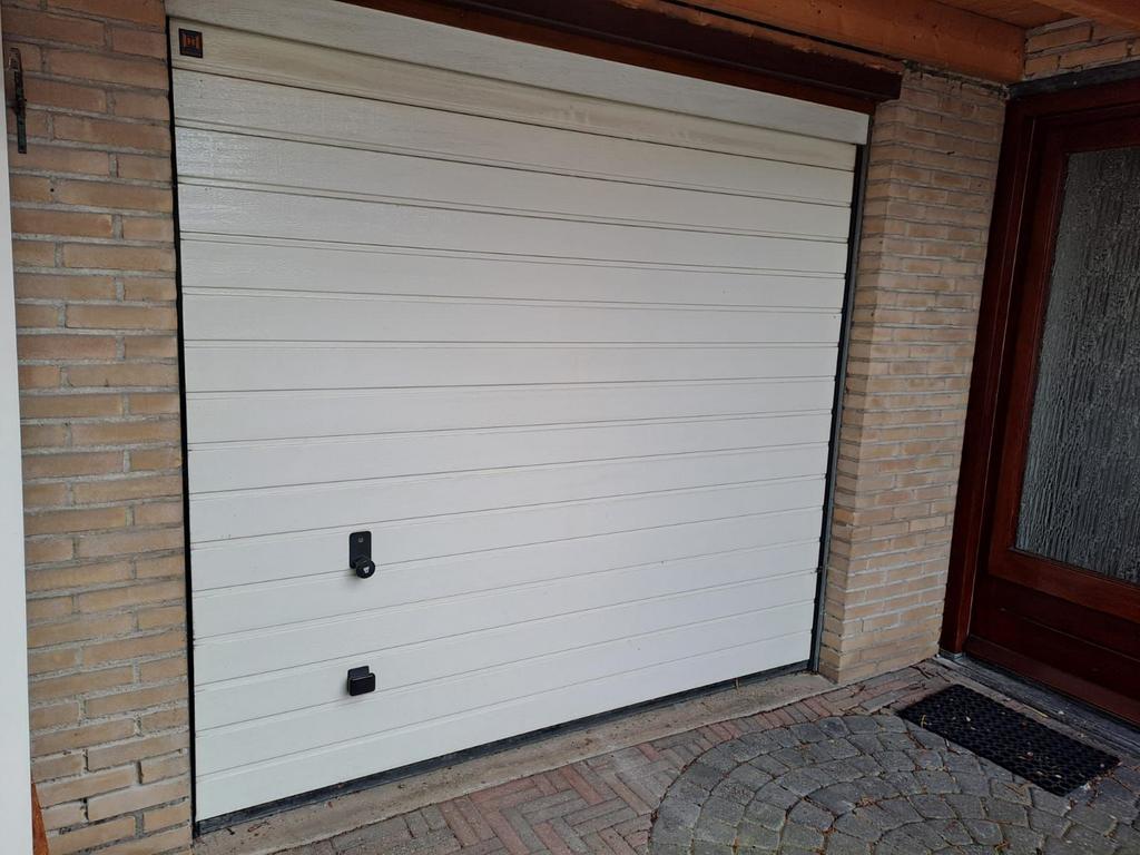 Hörmann garagedeur (electrisch), Doe-het-zelf en Verbouw, Rolluiken, Gebruikt, 200 cm of meer, 200 cm of meer, Crème of Beige