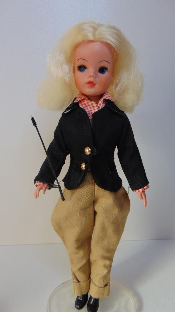 Uit de jaren 60 Sindy Ruiter outfit, Ophalen of Verzenden, Gebruikt, Kleertjes