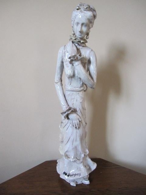 Porseleinen beeld van dame, gesigneerd, 47 cm hoog, Antiek en Kunst, Ophalen of Verzenden