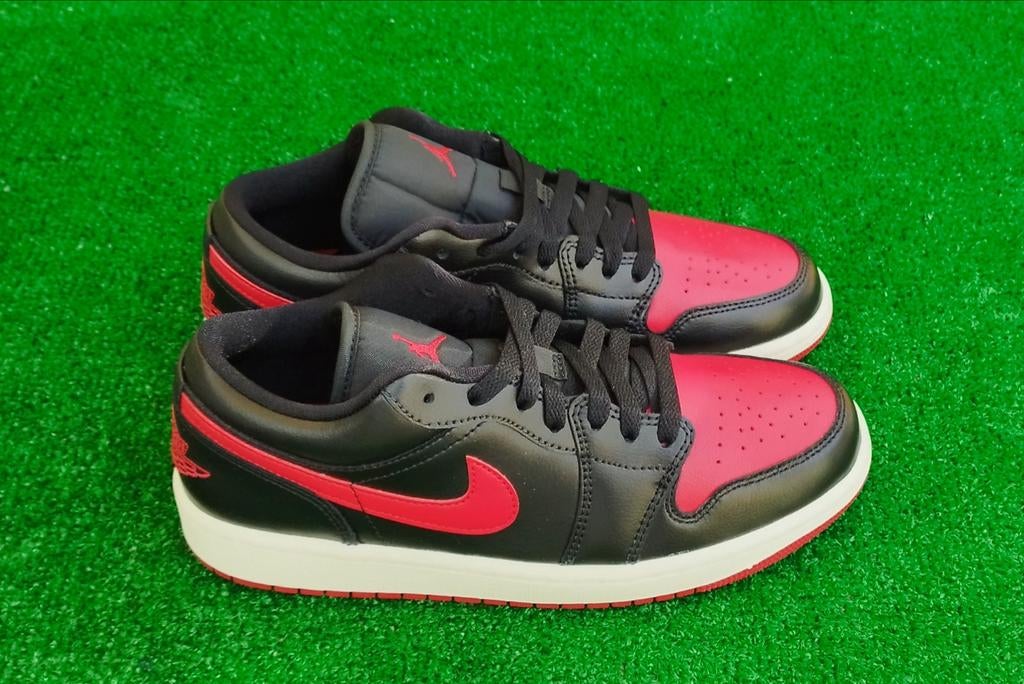 Nike Air Jordan 1 Low - Zwart/Rood - Maat 40, Verzenden, Zwart, Jordan, Nieuw