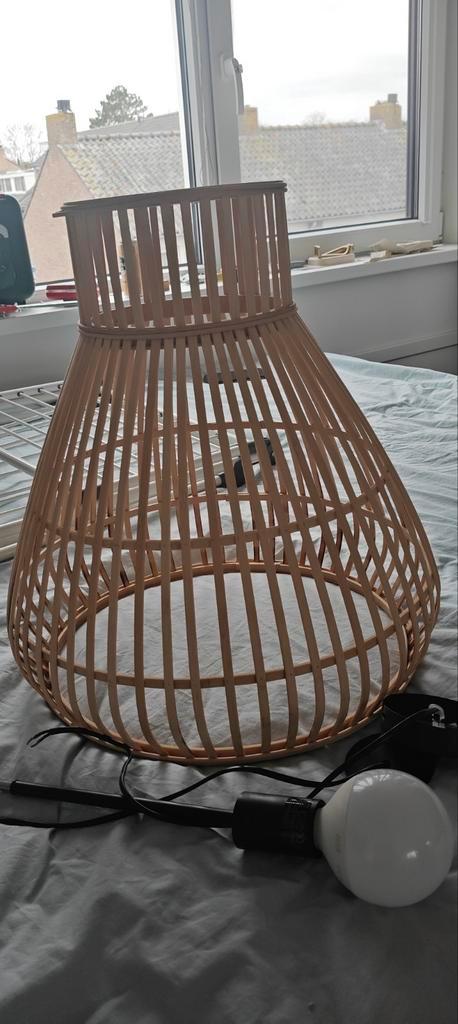 Karwei Lamp  rotan - Zo goed als nieuw, Huis en Inrichting, Lampen | Hanglampen, Zo goed als nieuw, 50 tot 75 cm, Hout, Ophalen of Verzenden