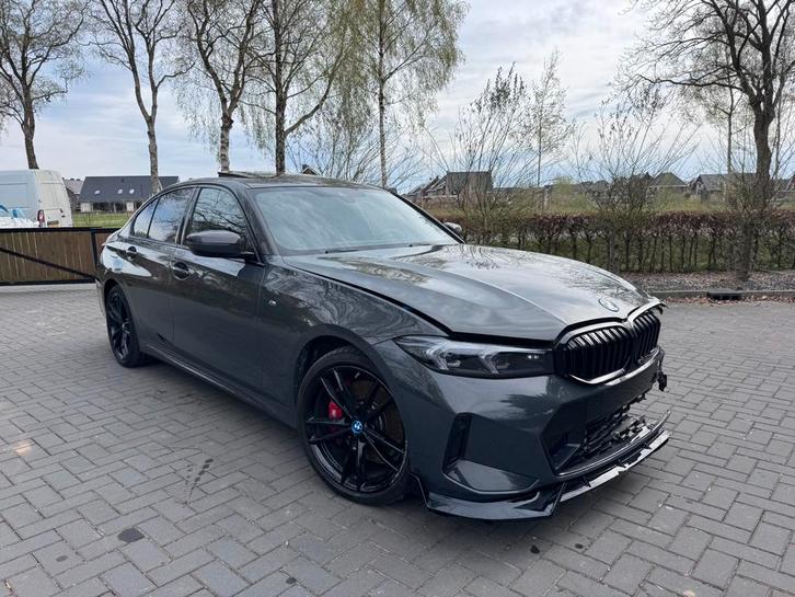 BMW 330e M-Sport PANO|HarmanKardon|360|Kuip-Stoelen|2024|BTW, Auto diversen, Schadeauto's, BMW, Automaat, Benzine, Sedan, Zilver of Grijs