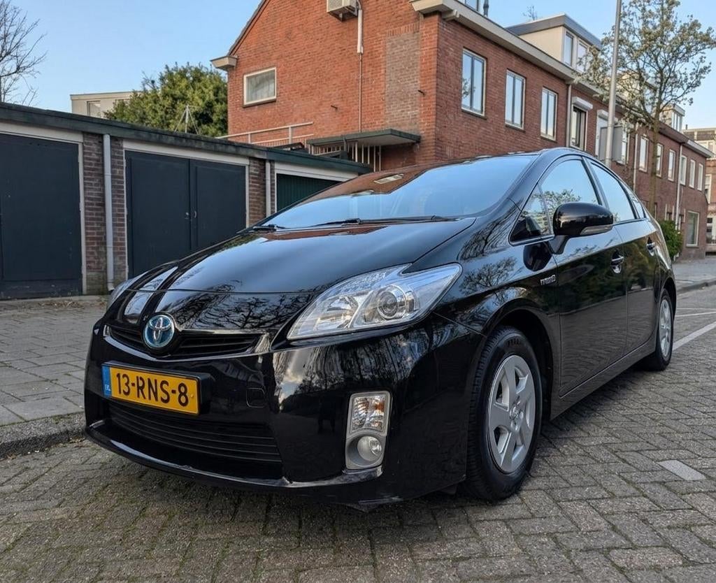 Toyota Prius 1.8 Full Hybrid 136PK Aut 2011 Zwart 169800 klm, Auto's, Toyota, 1345 kg, Stof, 4 cilinders, Zwart