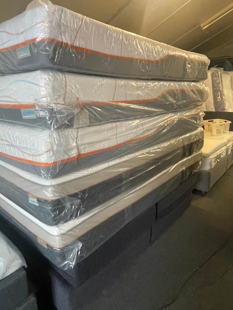 M-line Tempur en Pullman matrassen, Huis en Inrichting, Slaapkamer | Matrassen en Bedbodems, Ophalen, Eenpersoons, ?, Zo goed als nieuw