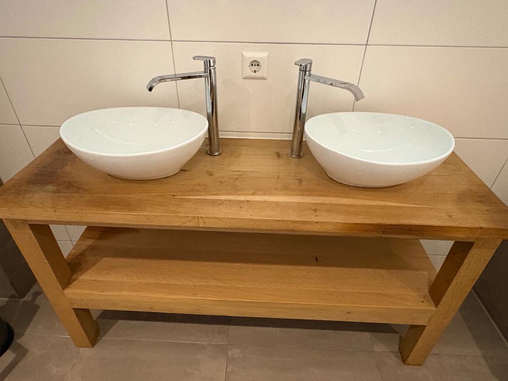 Badkamer meubel met  2 wasbakken en 2 kranen, Huis en Inrichting, Badkamer | Badkamermeubels, Ophalen, Gebruikt, 100 tot 150 cm