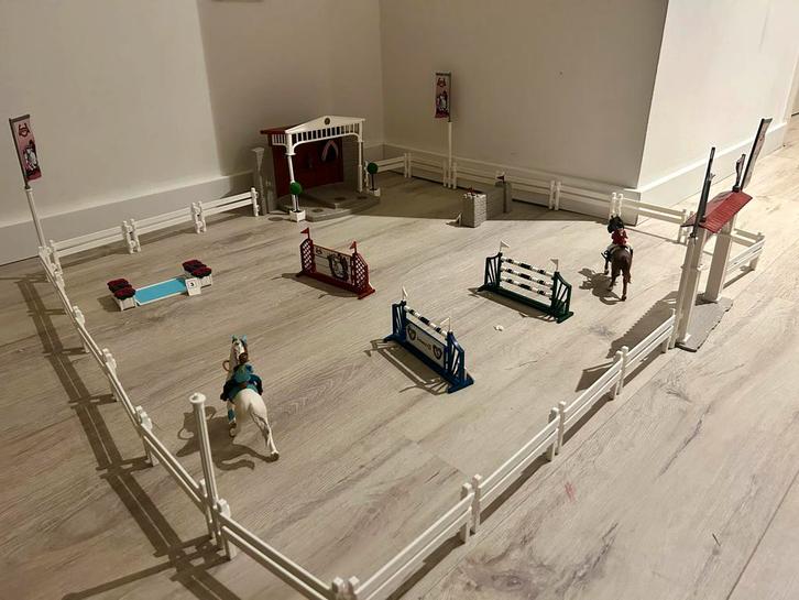 Schleich Horse Club Groot Springtoernooi (42338), Verzamelen, Speelgoed, Gebruikt, Ophalen of Verzenden
