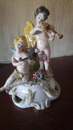 Ee leuk beeld Jongen en meisje  met  ferer  kijker, Verzamelen, Beelden en Beeldjes, Ophalen of Verzenden, Zo goed als nieuw, Mens