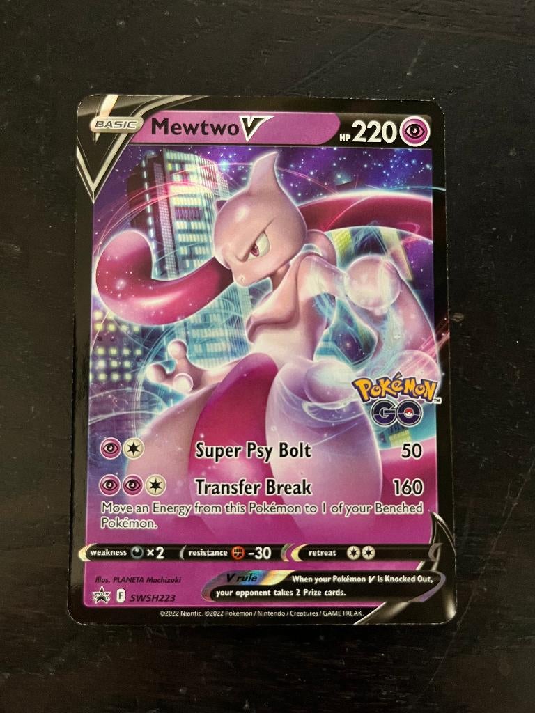 Pokemon kaart Mewtwo V (SWSH 223), Ophalen of Verzenden, Zo goed als nieuw, Losse kaart, Foil