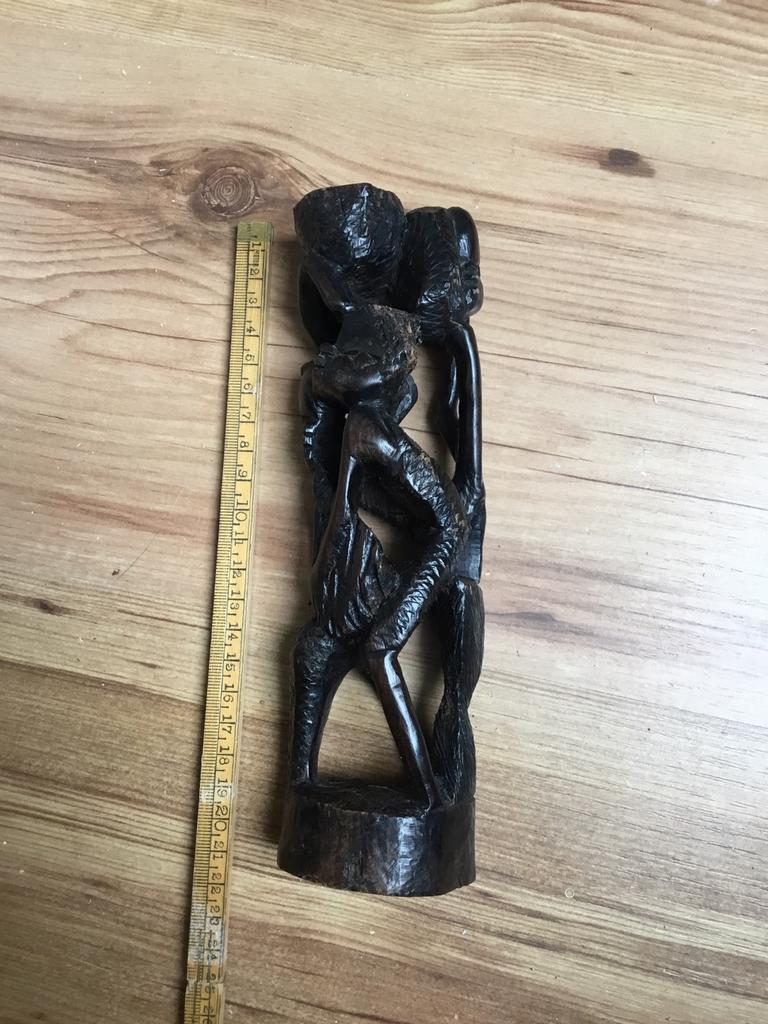 Afrikaans houtsnijwerk levensboom, Ophalen