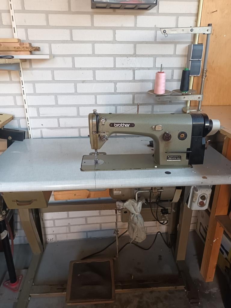 Industrie naaimachine, Ophalen, Zo goed als nieuw, Naaimachine, Overige merken