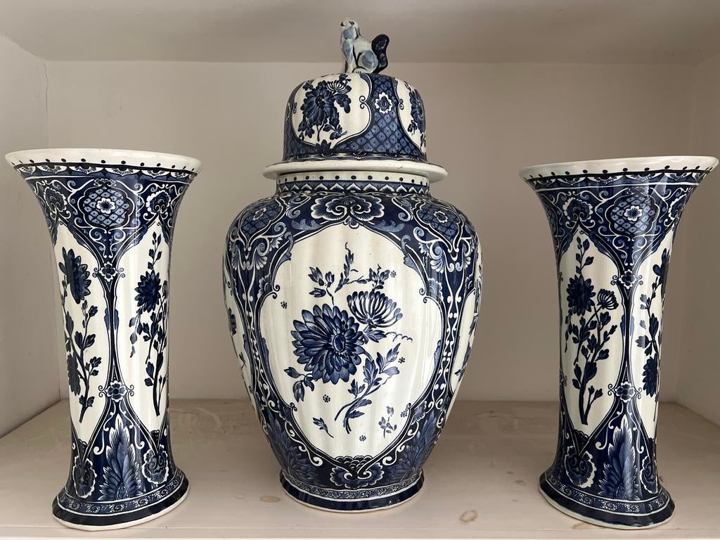 Prachtig Delfts Blauw Kaststel - Vaas met Deksel en 2 Vazen, Antiek en Kunst, Ophalen