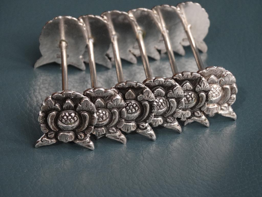 Zes zilveren messenleggers, bloemen, Djokja zilver Indonesië, Antiek en Kunst, Verzenden, Zilver