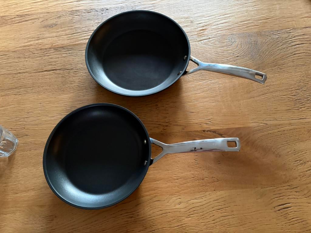 Le Creuset koekenpannen 24cm 28cm, Gebruikt, Inductieplaat, Ophalen of Verzenden, Rvs