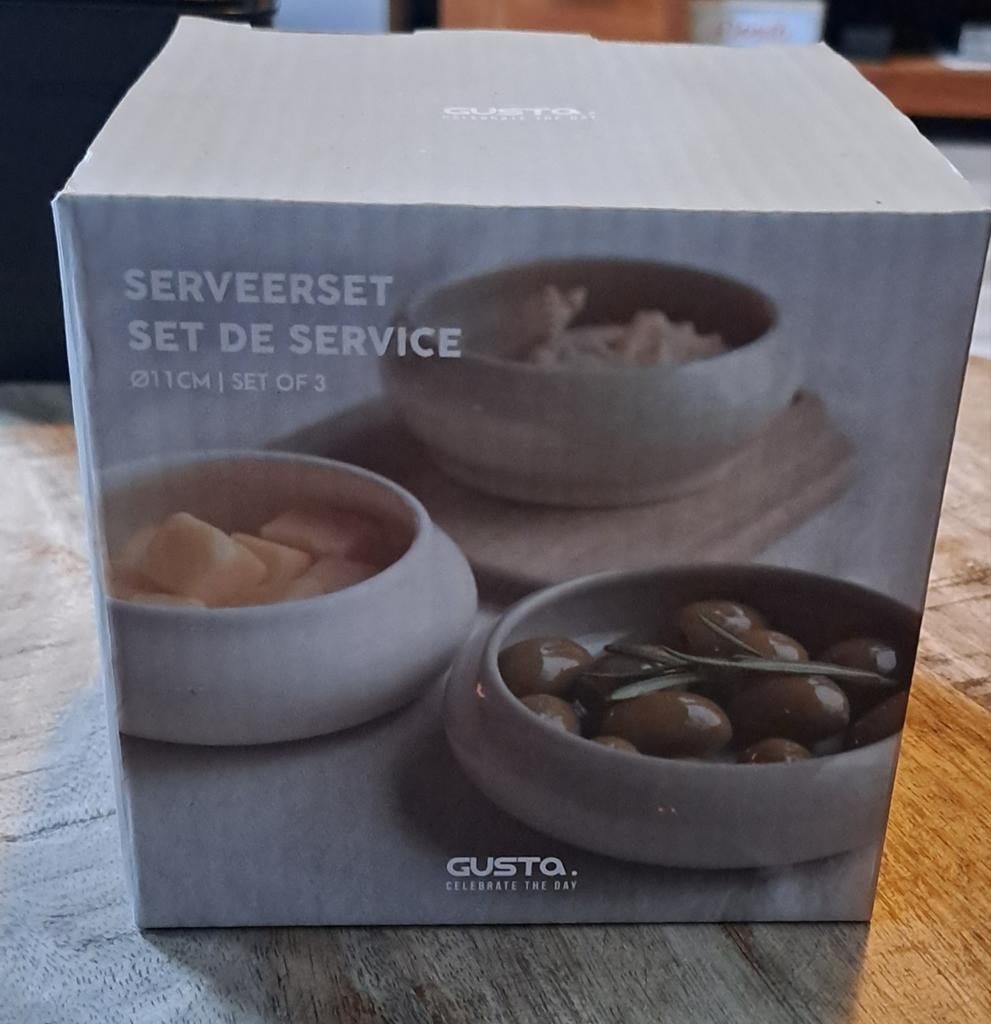 Gusta Serveerset - 3 Delig, Huis en Inrichting, Keuken | Servies, Nieuw, Ophalen of Verzenden, Kom(men), Overige stijlen